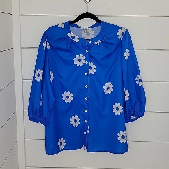 Noracora Large blue with white floral collarless blouse - Picture 1 of 4